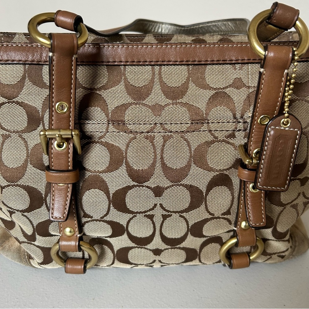Vintage Coach Brown and Tan Signature Shoulder Bag - Picture 4 of 10